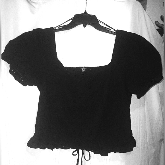 Eyelet Cropped Peasant blouse - Picture 1 of 4